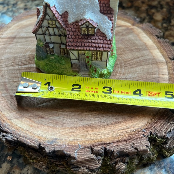 Hand Painted Cottages - Picture 15 of 16